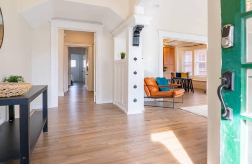 Shaw House | 8BR at Tower Grove Park Sleeps 22 ABODEbucks