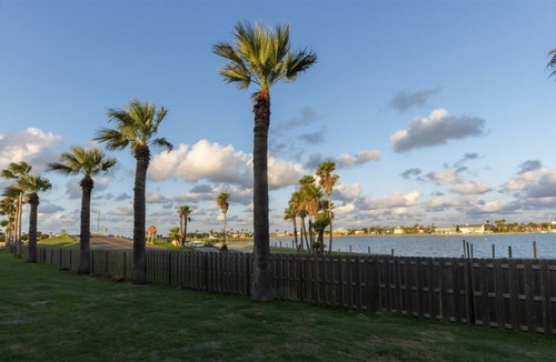 Harbor Oaks Condo | 94 m² Condo ∙ 2 bedrooms ∙ 7 guests