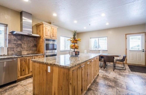 Salt Lake Mountain Resorts Ski Chalet | 9BR I Brighton Chalet Utah Entire House