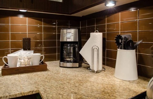 Downtown Memphis Apartment | Abode | Memphis | Heart of Downtown Walk to Beale!