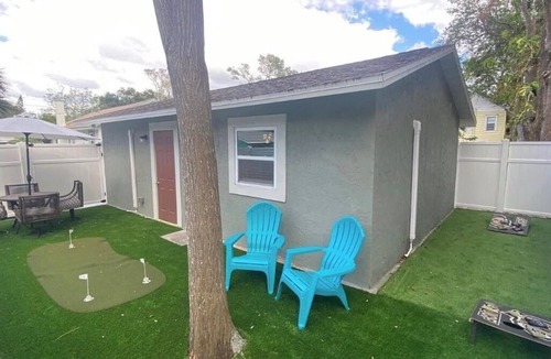 Newtown Cottage | Adorable 1-bedroom cottage in sunny Sarasota