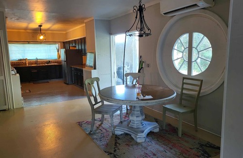 Monroe House | Affordable 7-bedroom house on the bayou in Monroe