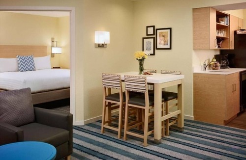 Somerset Hotel | Affordable Suite with Full Kitchen, Seasonal Pool and Pet-Friendly