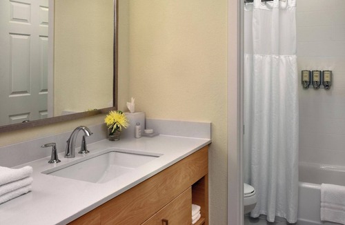 Somerset Hotel | Affordable Suite with Full Kitchen, Seasonal Pool and Pet-Friendly