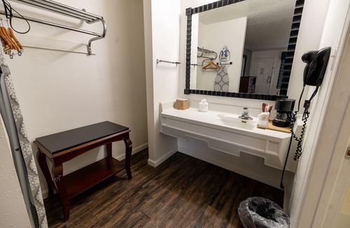 Russellville Hotel | American Inn & Suites Russellville
