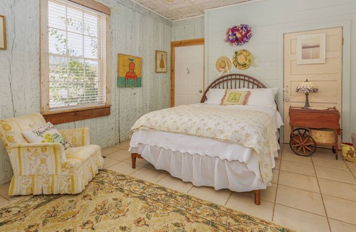 Ingram House | Antique log home, built in 1852 in St. Geneviève, MO
