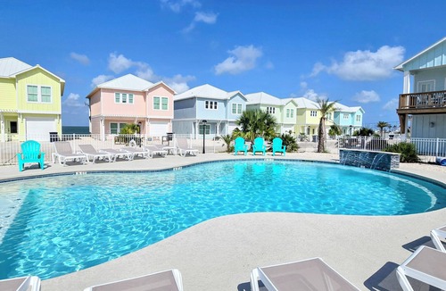 Fulton House | Aransas Bay Waterfront! Hot Tub, Arcade, Pool, Gas Grill. Walk to Pier