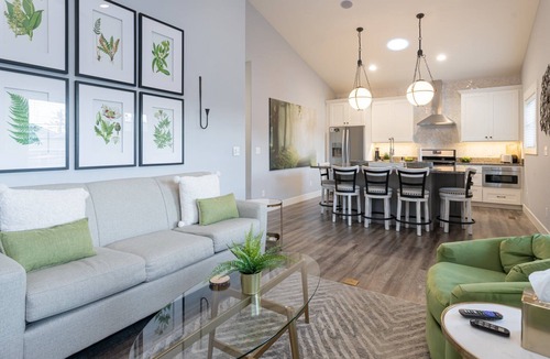 Fairview House | Asheville Getaway | Hot Tub | 2BR/2BA | 15 Min to Biltmore & Downtown Asheville