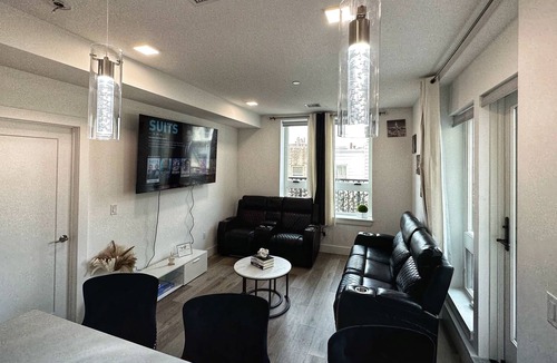 Guttenberg Apartment | B&W PARADISE