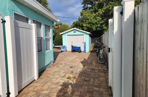 Clearwater Beach House | Backyard Oasis with only steps to the beach - Comfy, cozy cottage - 3bed/2bath
