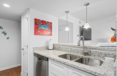 Harbor Oaks Condo | Bay Breeze Bungalow | Pier & Community Pool!