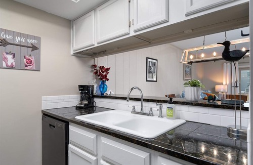 Harbor Oaks Condo | Bay House Condos by Miss Kitty’s