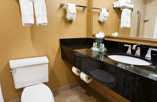 Central City Hotel | Bayside Downtown Retreat with Pet-Friendly Courtyard | Onsite Pools