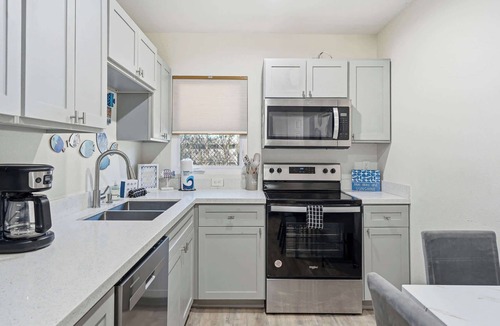 Del Mar Apartment | Beach Haven 3BR · 2 Suites · Walk to McGee Beach