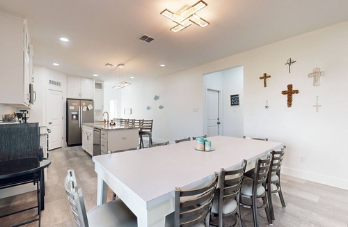 Bella Vista House | Beach house with full kitchen, W/D & access to community pool