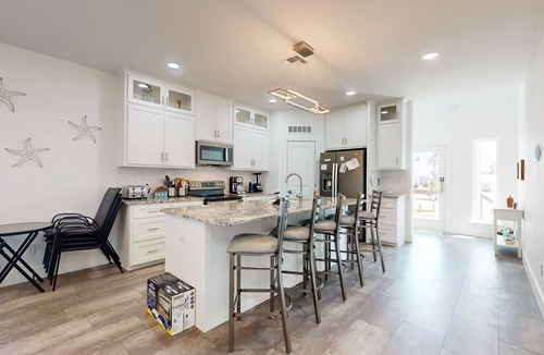 Bella Vista House | Beach house with full kitchen, W/D & access to community pool