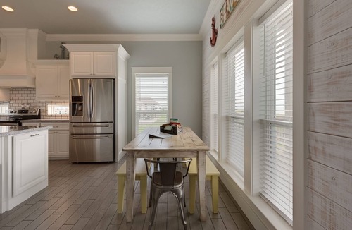 Crystal Beach House | Beach Retreat | Tiki Bar, Ocean Views & Grill