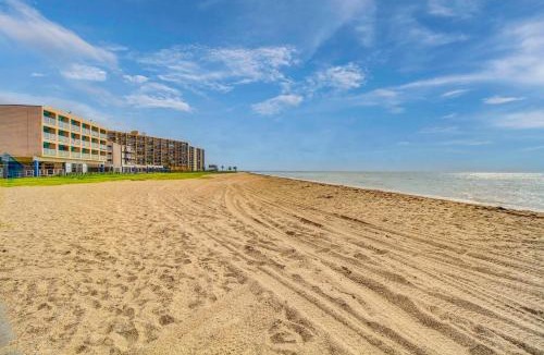 North Beach House | Beach View Balcony! Corpus Christi Condo w/Pool