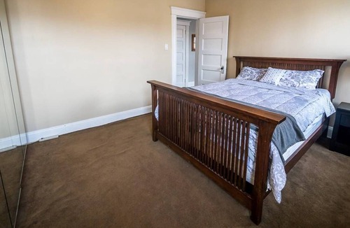 West New York Apartment | Beautiful 4 BR, mins to Time Square, Private Entrance, Parking