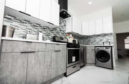 The Heights Apartment | Beautiful , bright, close to NY, 2bedroom, marble floors