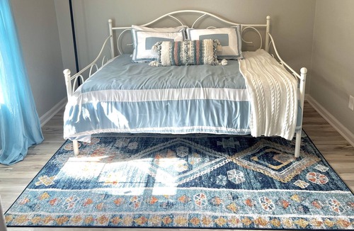 Benton House | Beautiful, cheerful and cozy 4BDR home