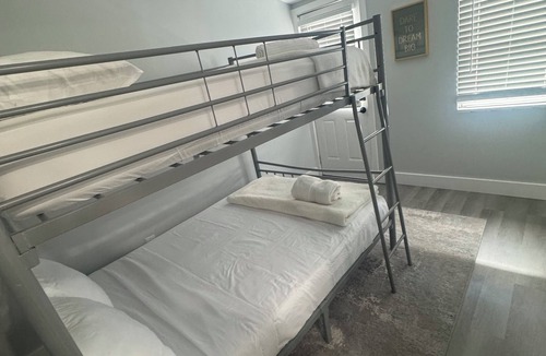 West New York Apartment | BEAUTIFUL FULLY RENOVATED 3 BEDROOM APARTMENT