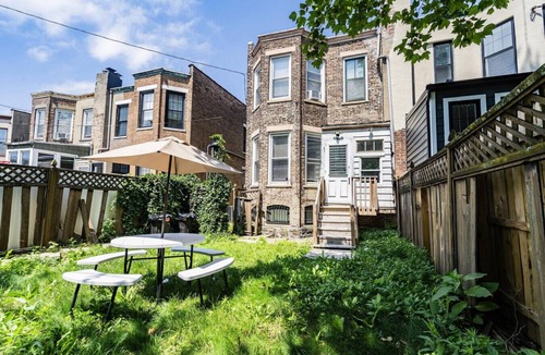 Greenville House | Beautiful Green-Door Brownstone - Entire Apartment