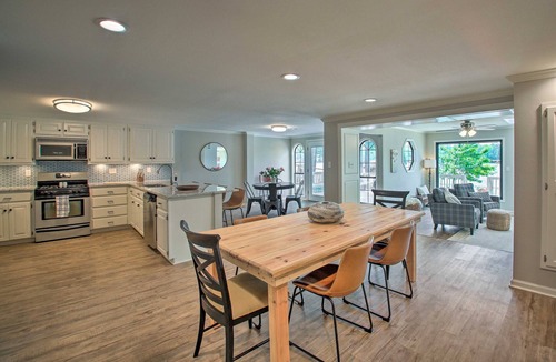 Piney House | Beautiful Hot Springs lake house on Lake Hamilton steps away from the lake!