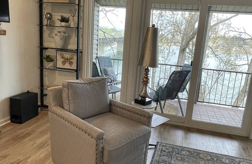 Rockwell Condo | Beautiful Lakefront Condo