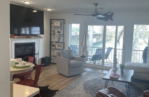 Rockwell Condo | Beautiful Lakefront Condo