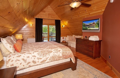 West Dover Cabin | Beautiful log home close to Mt. Snow with hot tub and sauna.