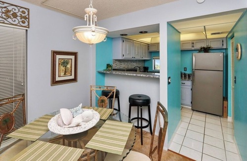 Siesta Key Condo | Beautiful one bedroom condo on Siesta Key. minutes from Siesta key Beach!