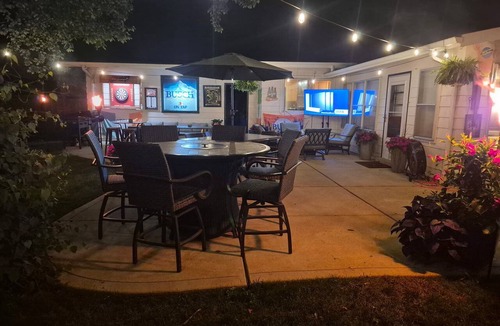 Chesterfield House | Bellerive Country Club 3.2 mi to BMW Tourney Golf with Outdoor Bar Chesterfield
