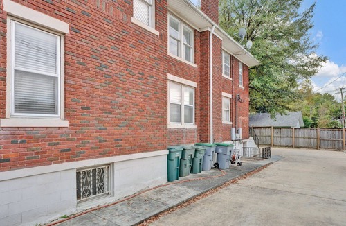 Central Gardens Apartment | Belvedere Manor 4 Quiet 1-king bed apt Memphis Midtown, 4min to hospital, up