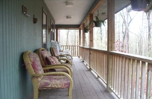 Mount Ida House | Big Cottage, sleeps 21 close to Lake Ouachita!