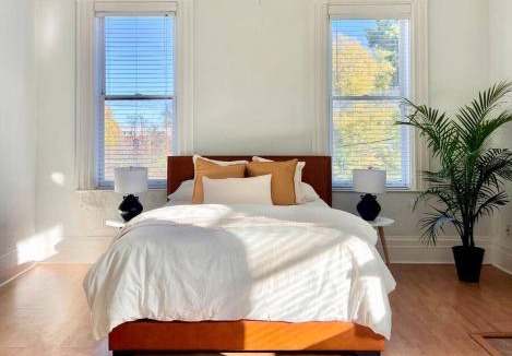 Downtown Memphis House | Big Groups 5BR/4BA w/Parking Fed Ex Forum Beale St