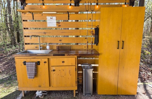 Mid America RV Rental | Black Fox: A Woodland Glamp