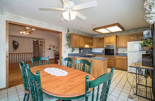 Bonne Terre House | BLAZE your Own Trail – 100 Acres of Peaceful NATURE