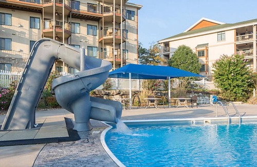 Big Cedars Ski Chalet | BLOCK Paradise Point 3br