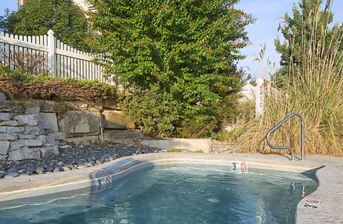 Big Cedars Cottage | BLOCK Paradise Point 1br