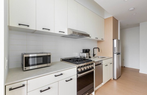 Williamsburg Apartment | Blueground | Greenpoint, pool, nr Transmitter Park