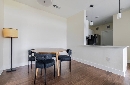 Scofield Farms Apartment | Blueground | Scofield Farms, pool, nr park