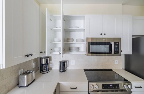 Scofield Farms Apartment | Blueground | Scofield Farms, pool, nr park