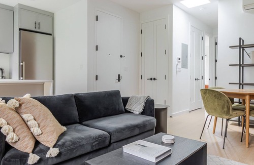 Williamsburg Apartment | Blueground | South Williamsburg, washer, nr Domino Park