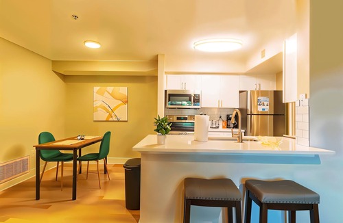 North Arlington Apartment | Boulevard Stays Cozy Suite Access to Pool, Gym & Parking