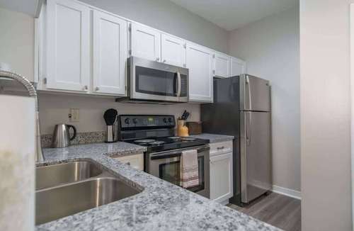 Irving Apartment | Boulevard Stays Quiet 1BR King Suite, Pool Access, Gym