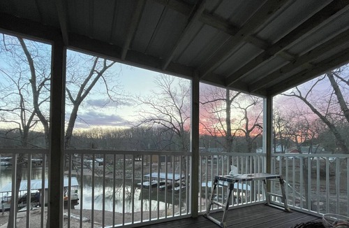 Climax Springs House | BRAND NEW DOCK! New screened in porch. Peaceful cove. Close to restaurants!