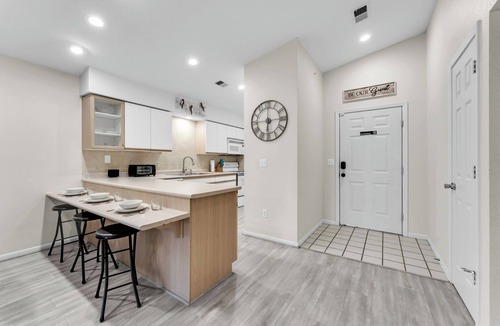 Branson Condo | Branson 2BR Retreat | Jacuzzi + Gym + Pools