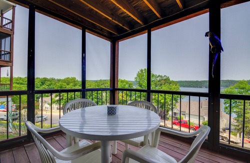 Osage Beach Apartment | Breakwater Bay Condo for Shootout Weekend Crews