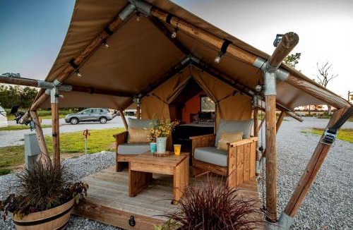 Cassville Other | Breathtaking Tented Cabin with Gorgeous Sights in Cassville, Missouri